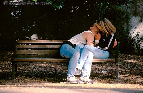 par-kissing-bench.jpg