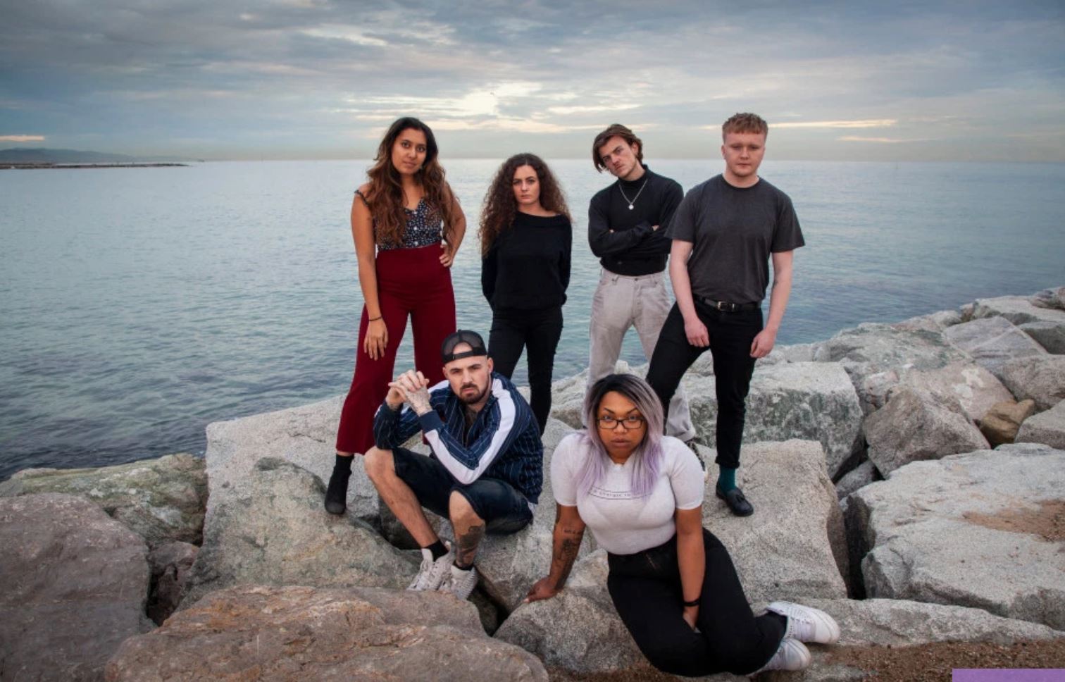 Moynali kiyimlardagi porno transvestitlar Terapevt xonasida yashirin kamera